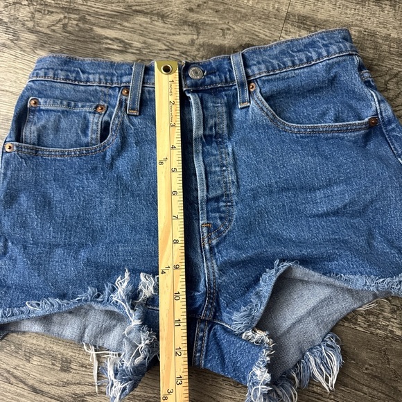Levi’s 501 Button Fly Denim Cuff Off Shorts - Picture 5 of 7